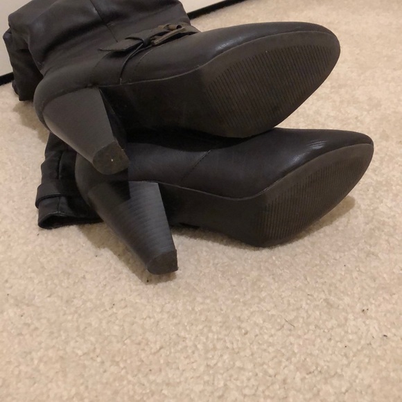 Knee high buckle boots - Picture 4 of 4